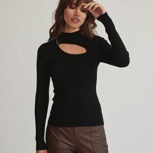 RW&CO Ribbed Knit Mock Neck Pullover With Front Cutout